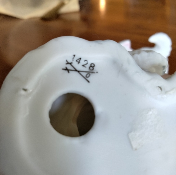 Sweet Porcelain Kitten Figurines -Boy & Girl - Picture 8 of 12